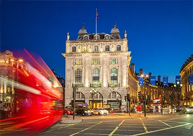 Ônibus vermelho de dois andares em Londres